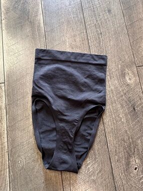 Skims Butt Lifting Briefs